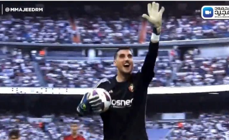 A strange and strange shot of the Osasuna goalkeeper with Real Madrid fans
