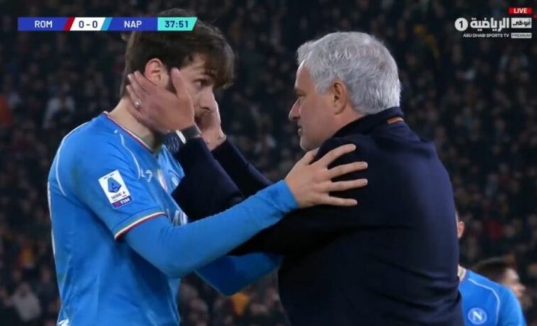 Video: A strange clip from Mourinho in the match between Napoli and Roma in the Italian League today
