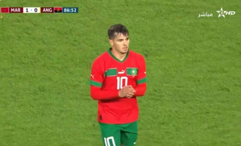 The moment Brahim Diaz left in his first match with the Moroccan national team and the reaction of the fans in the stands