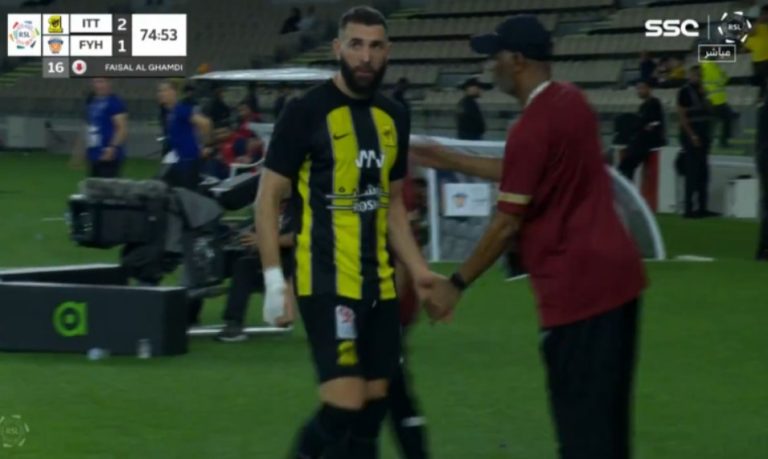 Watch the moment Karim Benzema left and the reaction of the players and fans