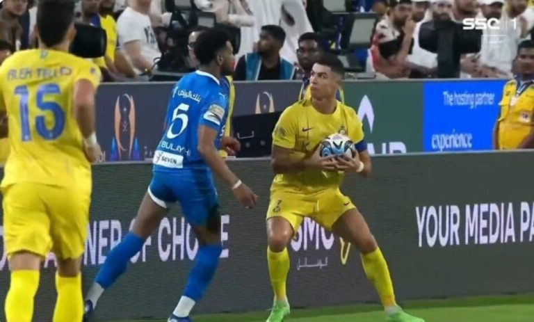 The strange, crazy scene that occurred between Cristiano Ronaldo and the provocative Saudi Al Hilal defender led to Ronaldo being expelled after chaos erupted on the field