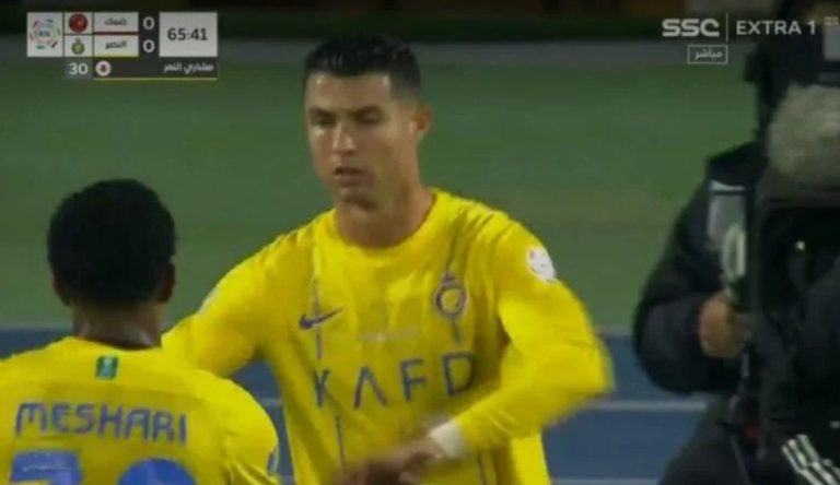 The moment Ronaldo took to the field and the reaction of Al-Nasr fans