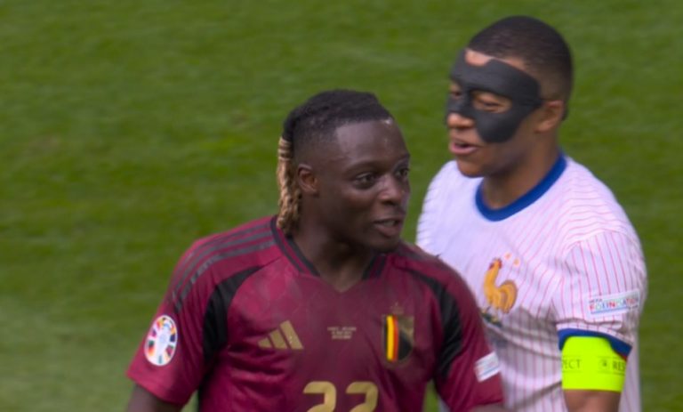 Kylian Mbappe kn،ocks the Manchester City star to the ground after a magical dribble