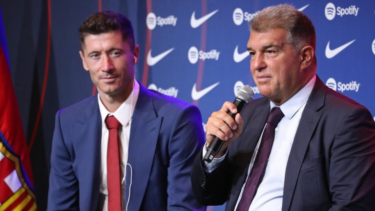 Lewandowski asks Joan Laporta to kick him out of Barcelona or he will leave