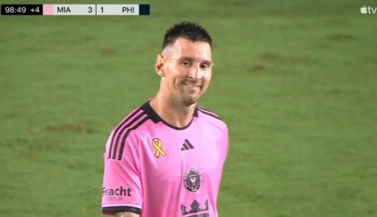 The wonder happens from Messi in the last second of the match