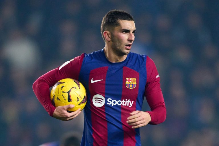 Ferran Torres enters into a surprise swap deal to facilitate the legendary striker’s arrival to Barcelona