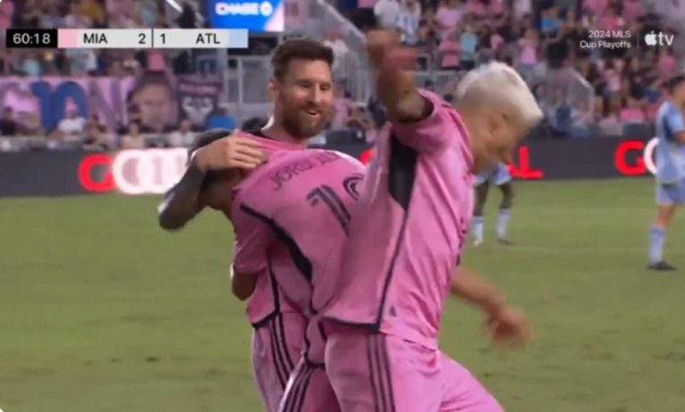 On the day of the Clasico… a fantastic moment unfolds between Messi and Jordi Alba in the American league