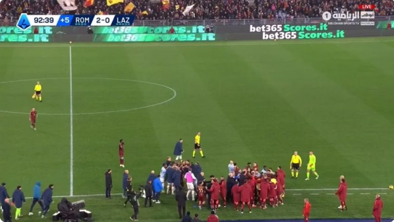 The strange shot that caused the Rome derby to be stopped after a clash between Roma and Lazio players