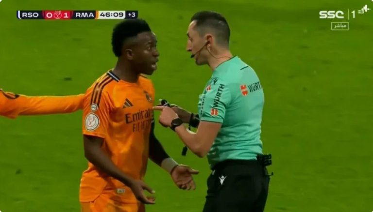 The first implementation of the protocol of ra,cism in history occurred during the match between Real Sociedad and Real Madrid in the Copa del Rey semifinals