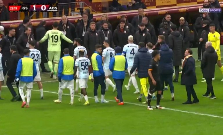 Watch the moment when Adana Demirspor players withdrew after the referee awarded a penalty to Galatasaray