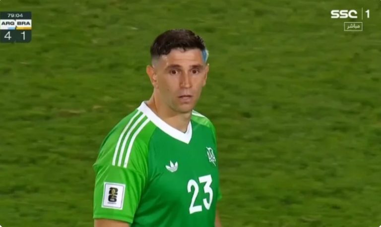 The provocative scene that became the talk of the world from Argentine goalkeeper Emiliano Martínez and the historic reaction from coach Scaloni!