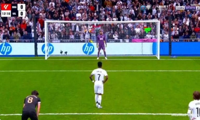 The strange and bizarre penalty from Vinícius Júnior has become the talk of everyone in Europe, causing all Real Madrid fans to demand that his name be removed from penalty-taking duties from now on.
