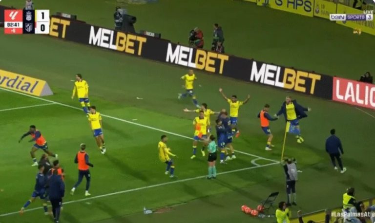 Watch Las Palmas’ incredible winning goal and Atlético Madrid’s shocking last-second defeat, along with the fans’ hysterical celebration with the players!