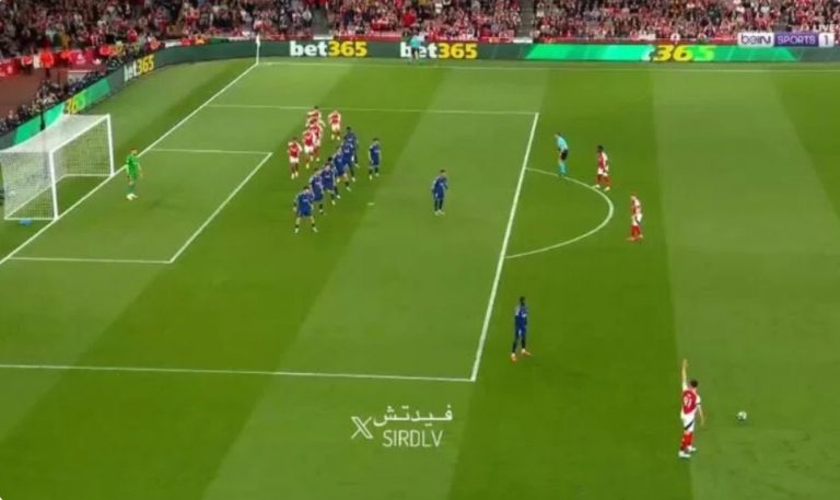 The most intelligent and brilliant free-kick of all European competitions this season because of what Arsenal players did today against Paris in the UEFA Champions League semi-final.