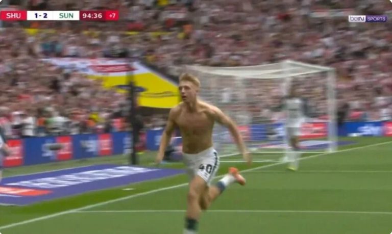 Watch Sunderland’s historic promotion goal against Sheffield United in the final seconds of the playoff match, and the reaction of the English fans.