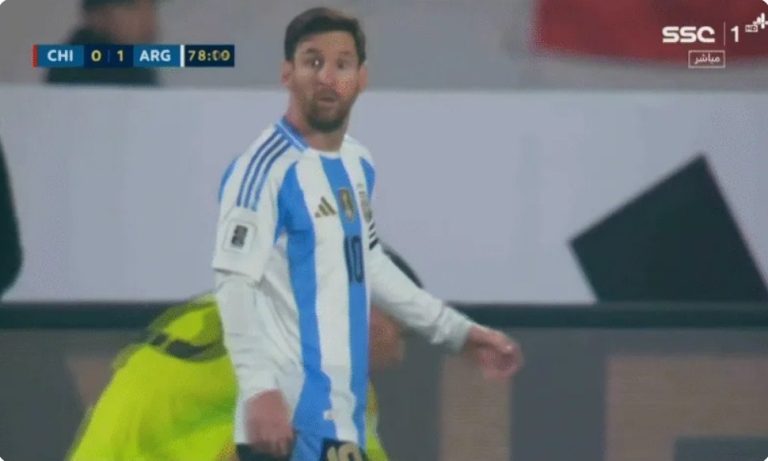 Messi’s bizarre act, which, if done by Ronaldo or any other player, would have led to an immediate red card and even a one-month j,ail sentence!
