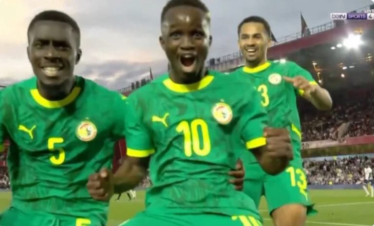 The first historic African counterattack shocks and stuns the entire English nation because of what the Senegal national team did with this world-class goal against England in the final seconds.
