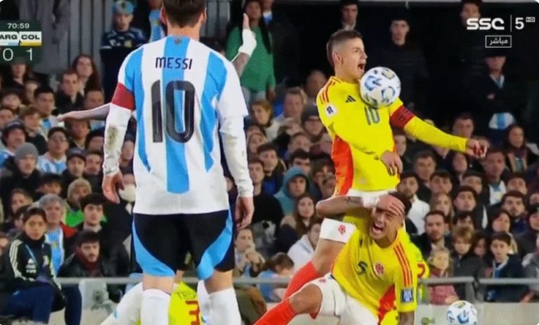 Watch the serious injury of the Colombian  player that led to the sending off of Argentina’s Enzo Fernández, and the reactions of Messi and James at the moment he was being treated.