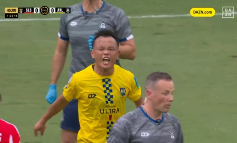 Watch the astonishing incident between an Auckland City player and the team doctor during the match against Benfica in the Club World Cup