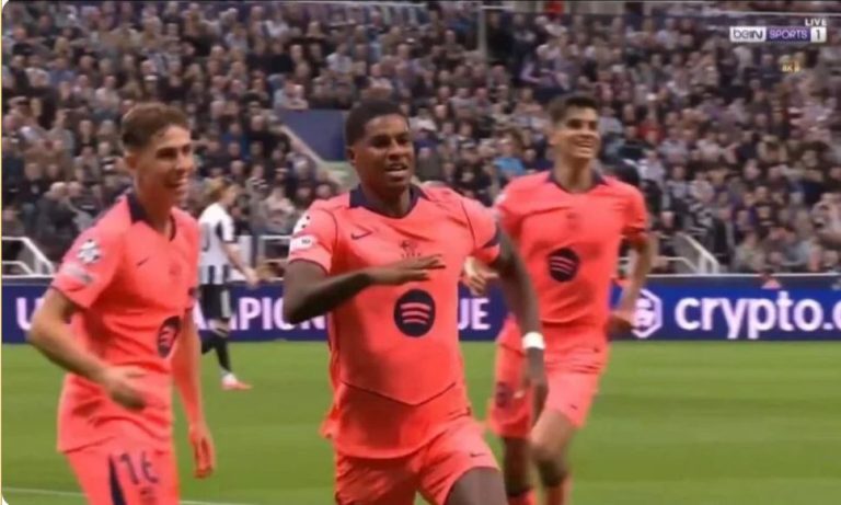 Watch: Rashford scores his first goal for Barcelona in world-class fashion, as if he took a penalty with his head, against Newcastle in the Champions League.