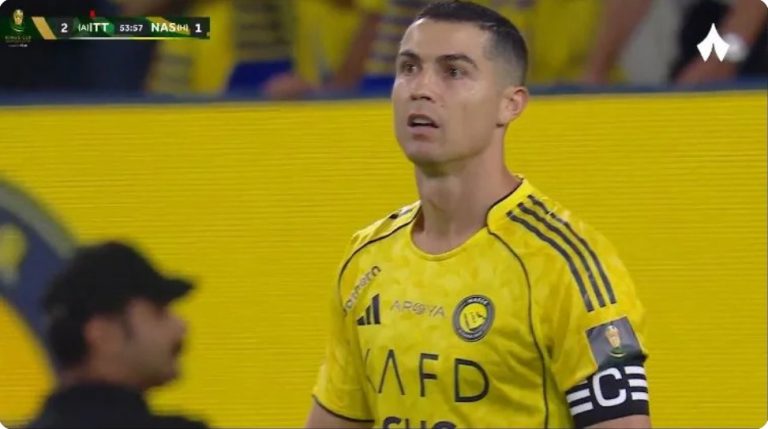 Watch Ronaldo’s insane and incredible chance on the night Al Nassr was knocked out of the cup, and the one-on-one situation that happened from midfield in front of Al Ittihad’s goal, and the shock that Cristiano Ronaldo experienced.