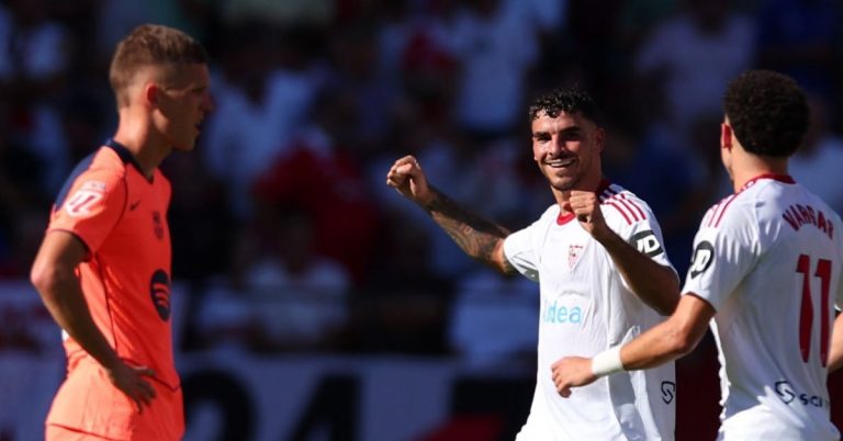 Barcelona falls 4-1 against Sevilla… and Flick hints at severe punishments within Barcelona!