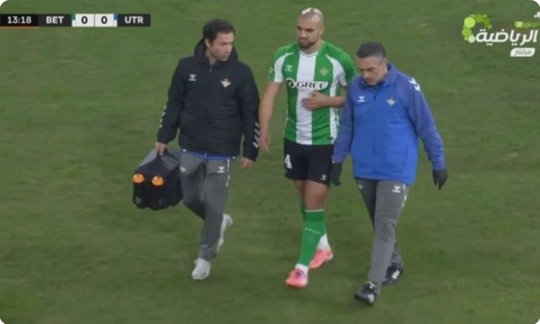 This is the strangest double injury in football history…Less than 120 seconds after the kick-off, Moroccan Sofyan Amrabat causes both his own injury and that of his teammate Isco with a reckless and bizarre action, forcing them both to leave the field in a truly astonishing scene that will never be repeated.
