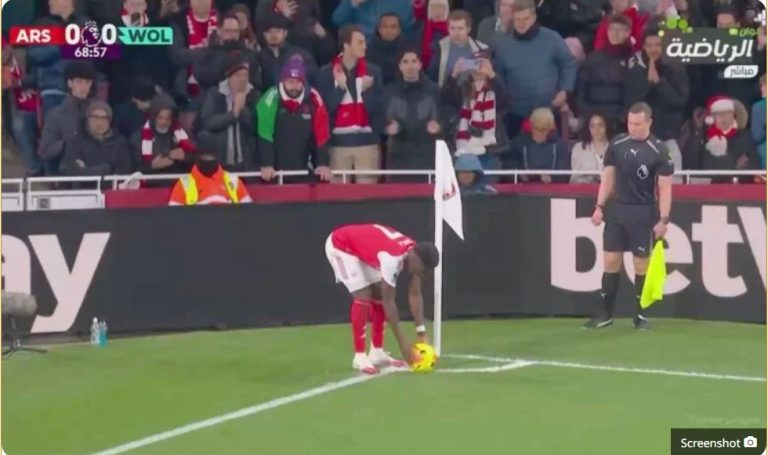 Bukayo Saka, the Arsenal star, enters the history of the English Premier League by scoring one of the strangest direct corner goals straight into the net against Wolverhampton.