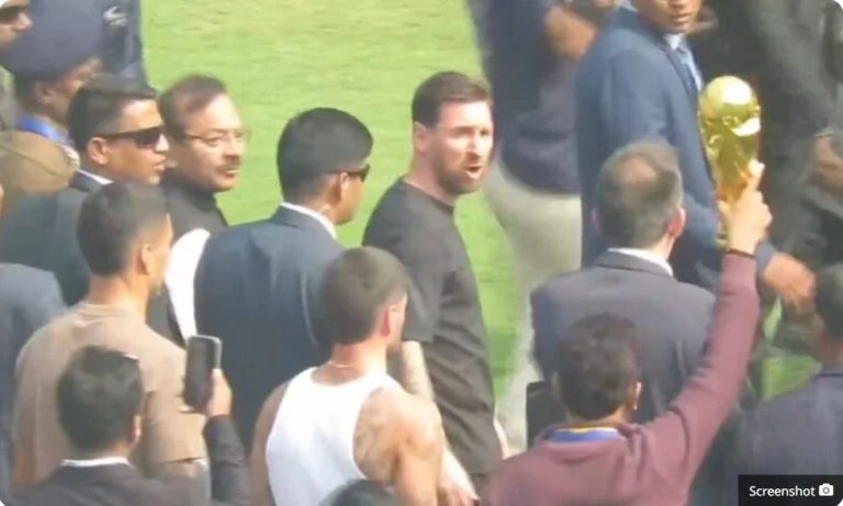 Watch the shocking incident involving Messi and the Indian fans, which has become the talk of the entire world and led to immediate investigations being opened into the officials responsible for organizing Messi’s reception at Salt Lake Stadium in Kolkata.