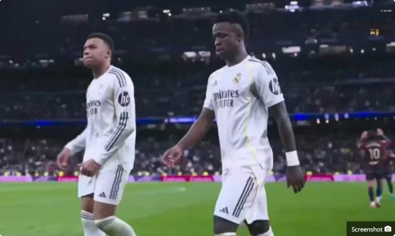 For the first time in the history of La Liga, Real Madrid players will not come out of the dressing room to resume the second half against Levante, due to what happened from Real Madrid fans in this shocking scene.