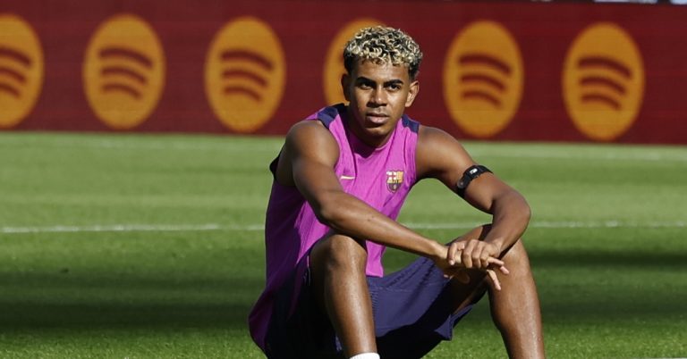 Surprise decision at Barcelona… Flick blocks the departure of the team star to protect Lamine Yamal!