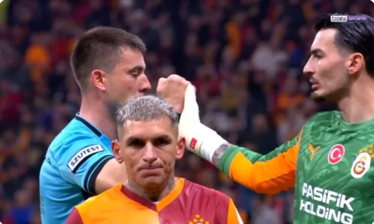 A historic ethical moment that rarely happens took place in the Turkish league, as Galatasaray goalkeeper Uğurcan Çakır forced the referee to approach him, shake his hand, and raise his hat to him in front of the world.