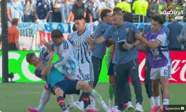 Watch the crazy clash that erupted at the final whistle of the World Cup final, as Paredes struck García and Pedri at the same time in a shocking incident that ignited chaos in the closing moments of the tournament.