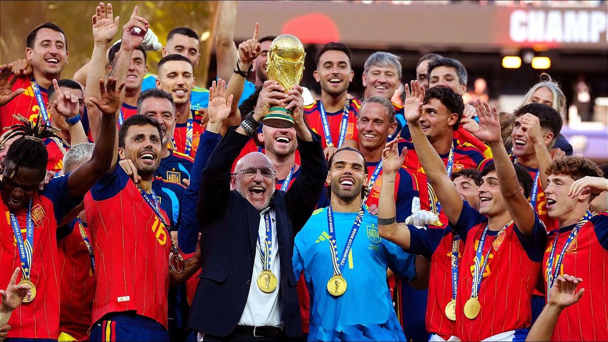 Luis de la Fuente urges one of Spain’s World Cup champions to wear the Barcelona shirt… and the decision sparks controversy!