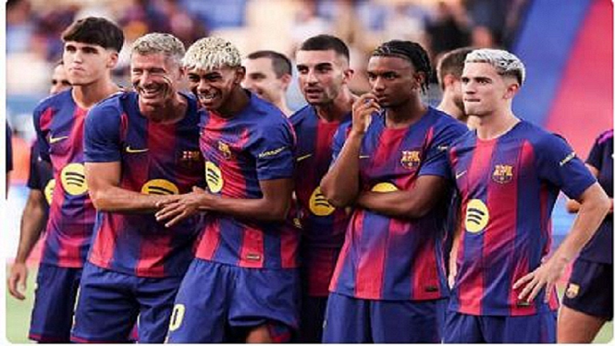 Barcelona Step Up Squad Overhaul as Deco and Hansi Flick Prepare for New Season