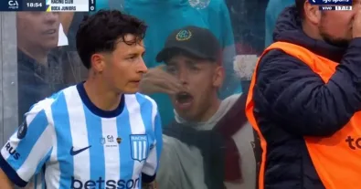 WATCH the corner kick that left scientists and experts baffled in the Boca Juniors vs. Racing match in the Argentine Cup, and announced the scoring of an iconic and CRAZY goal that football history will never forget, no matter what happens!!