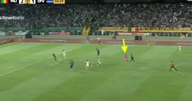 Vozinha, Cape Verde’s World Cup goalkeeper, makes history as the first goalkeeper to leave his goal in their opening AFCON qualifier to pull off a CRAZY show near the halfway line… before an unexpected twist happened that nobody saw coming!