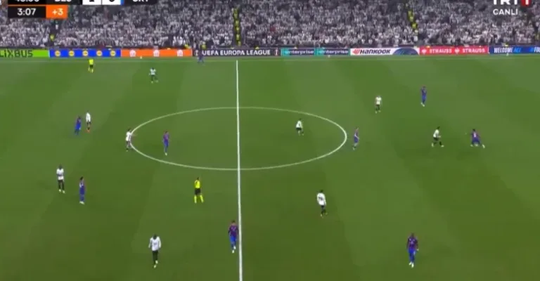 Watch the insane fan moment caused by the fans of Turkey’s Beşiktaş in the Europa League match against Crystal Palace, which took everyone’s breath away and left everyone in astonishment!!