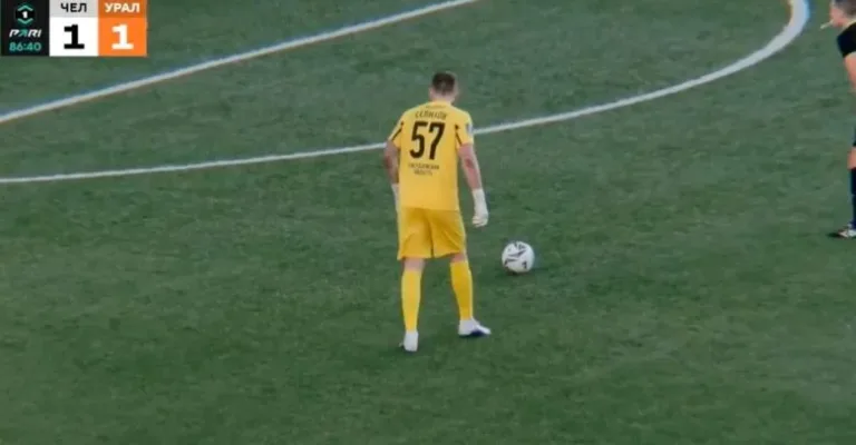 A Russian League goalkeeper makes history with an INSANE free-kick and seals his team’s win in the DYING MOMENTS in a dramatic scenario that makes absolutely NO SENSE!
