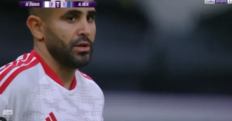 Witness the unbelievable and bizarre moment involving Algerian star Riyad Mahrez in front of Al-Hilal’s goal with no goalkeeper! 😱🤯 The match commentator’s reaction and shock were priceless — he couldn’t believe or comprehend what happened to Mahrez in this moment that defied all logic and the human mind!