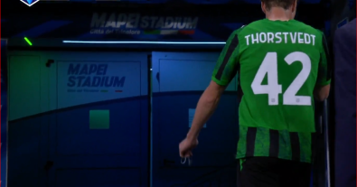 A terrifying disaster has rocked Italian football after Norwegian Kristian Thorstvedt committed a brutal and vicious challenge that nearly destroyed the opposing player’s entire career during the Sassuolo vs. Lazio clash!