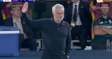 Witness the HISTORIC surprise that sent chills down everyone’s spine at the start of the Roma vs. Real Madrid match, and see what happened between the LOYAL Italian fans and José Mourinho in a truly AWE-INSPIRING scene that words simply cannot describe!