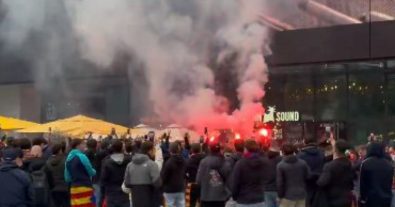 Barcelona Fans Set Off Flares in Paris Ahead of PSG Clash