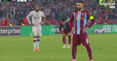Watch Mohamed Salah’s historic penalty kick that he scored in a rare fashion during today’s Trabzonspor match against Scottish Hearts!