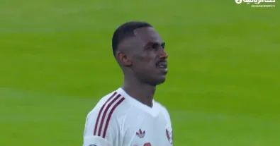 Watch the bizarre and disastrous penalty taken by Qatar’s Almoez Ali against Saudi Arabia in the Gulf Cup 27 semifinal, accompanied by a shocking and crazy reaction from the Emirati commentator!